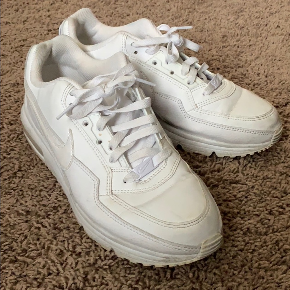 White Nike Air Max